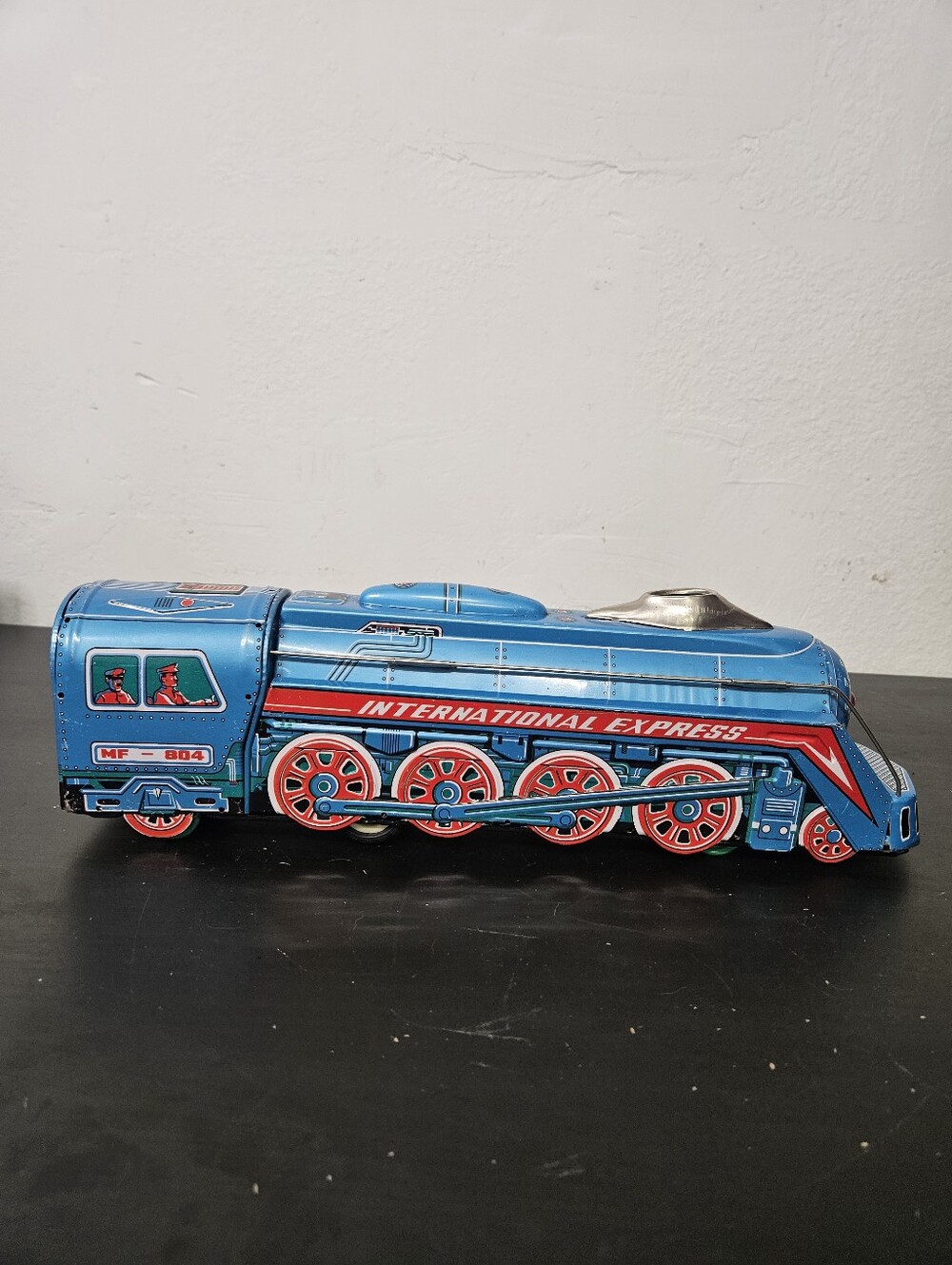 VINTAGE INTERNATIONAL EXPRESS LOCOMOTIVE ~ FRICTION TIN TOY TRAIN #MF-804